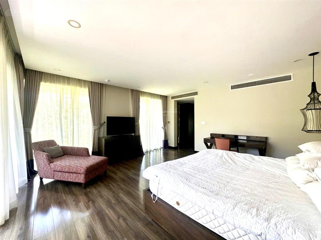 Cần bán căn villa premier 4 phòng ngủ, 3 tầng, dt đất 448m2  0973 577 ***