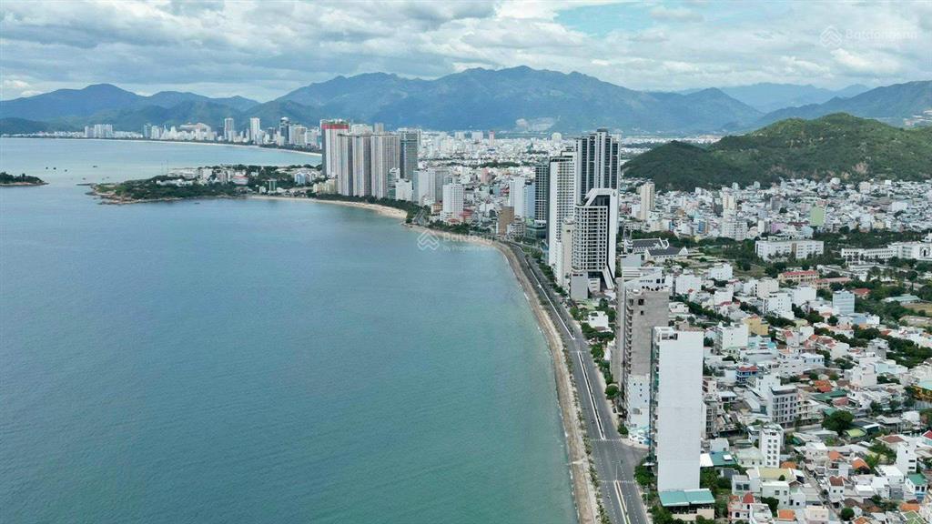 Bán đất vị trí đẹp lô góc 2 mặt tiền đường biển phạm văn đồng nha trang chỉ có 73triệu/m2