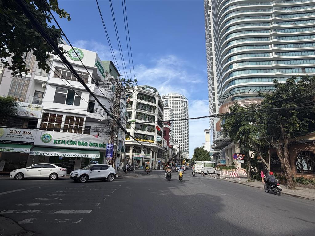 Bán căn góc 4 tầng vị trí vip trung tâm phố tây nha trang, mặt tiền nguyễn thị minh khai, chỉ 10tỷ