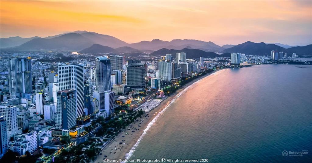 Giá rất tốt chủ cần bán gấp khách sạn mới trung tâm phố tây nha trang mặt tiền đường 20m 45 phòng