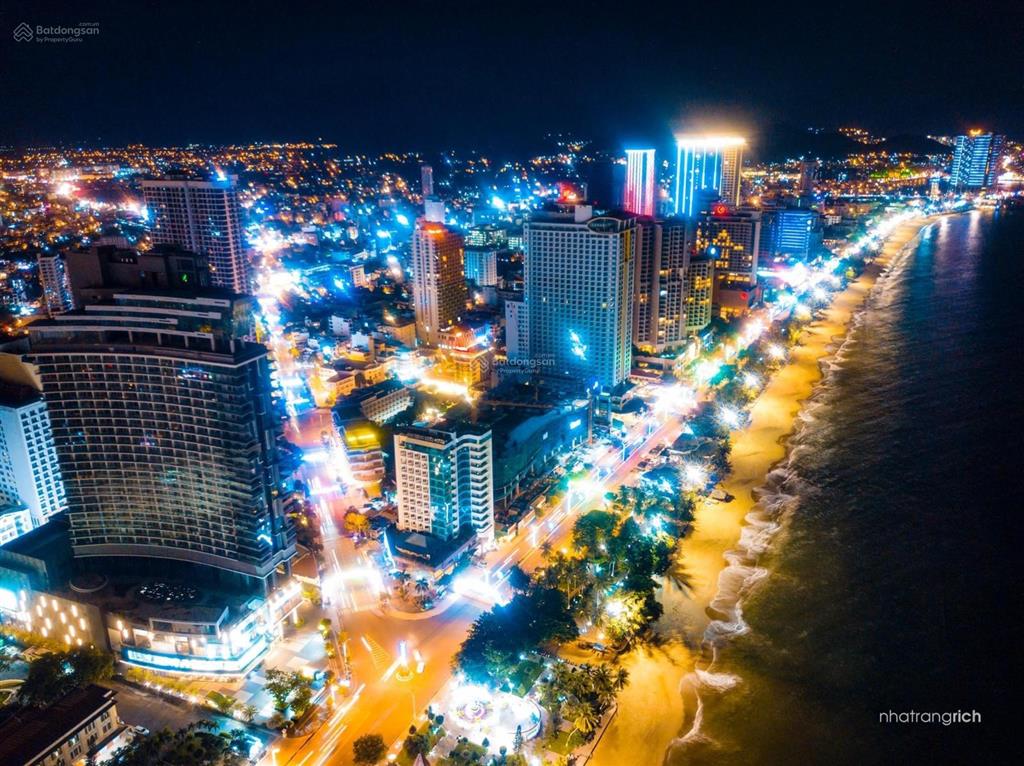 Giá rất tốt chủ cần bán gấp khách sạn mới trung tâm phố tây nha trang mặt tiền đường 20m 45 phòng