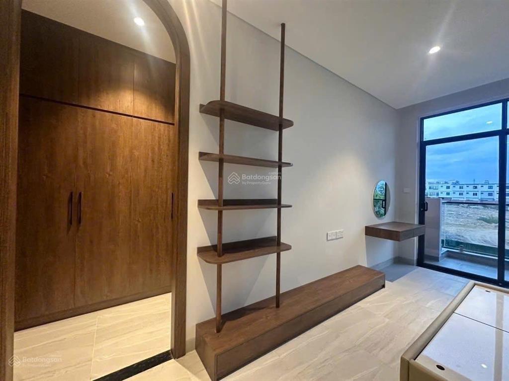Bán nhà mới 3 tầng đầy đủ nội thất đẹp chỉ 7,5 tỷ đường thông cạnh hồ bơi mỹ gia gói 8 nha trang
