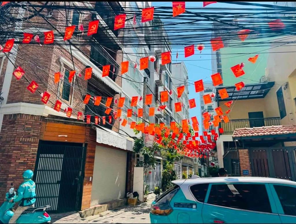 Bán tòa nhà căn hộ 7 tầng ngay góc trung tâm khu phố tây nha trang chỉ 12,5 tỷ full nội thất