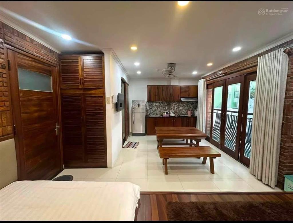 Bán tòa nhà căn hộ 7 tầng ngay góc trung tâm khu phố tây nha trang chỉ 12,5 tỷ full nội thất