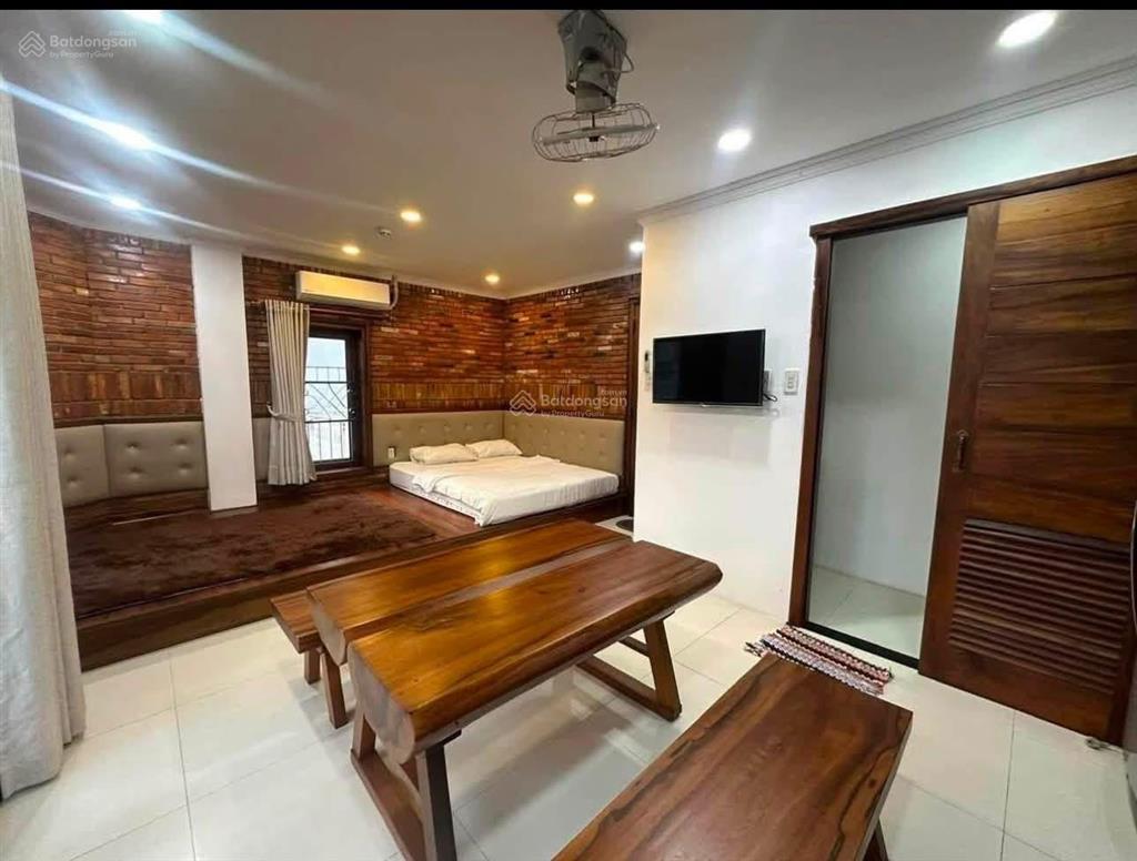 Bán tòa nhà căn hộ 7 tầng ngay góc trung tâm khu phố tây nha trang chỉ 12,5 tỷ full nội thất
