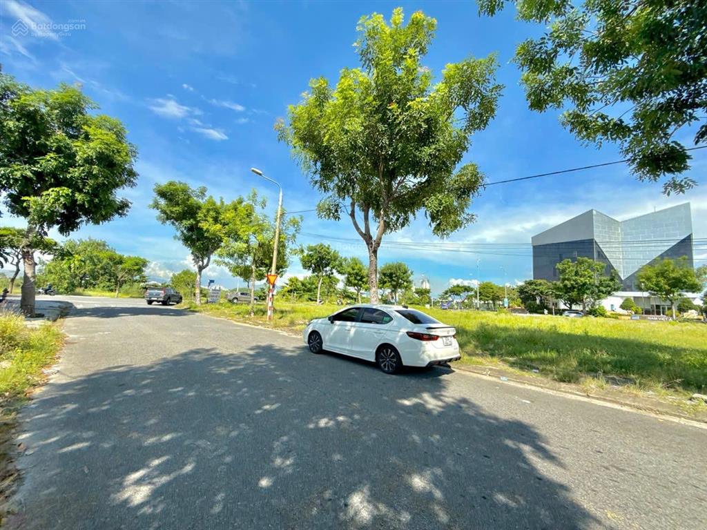 Bán đất nam việt á, giá đầu tư