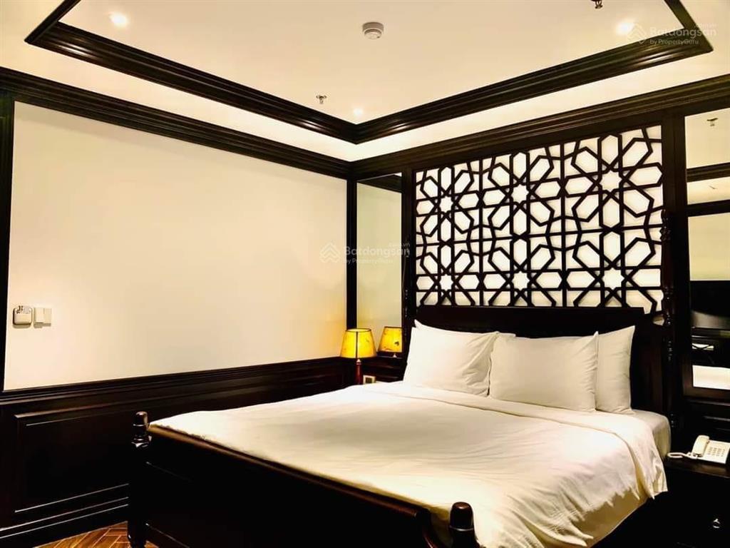 Bán khách sạn mã mây, lương ngọc quyến 4 sao, cho thuê 15 tỷ/năm, 350m2, 12 tầng, mt 8.5m
