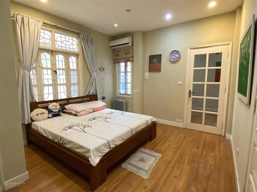 Chính chủ cho thuê riêng nhà phố lê hồng phong,ba đình ,gần lăng bắc dt 75m2 x 4,5t mt 25m( lô góc)