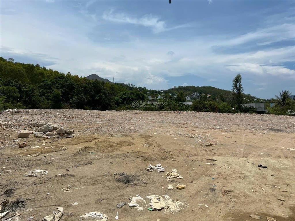 Bán đất hòn nghê vĩnh ngọc, nha trang. dt 2572.2m2. phù hợp làm kho xưởng sổ hồng tc.  0931 183 ***