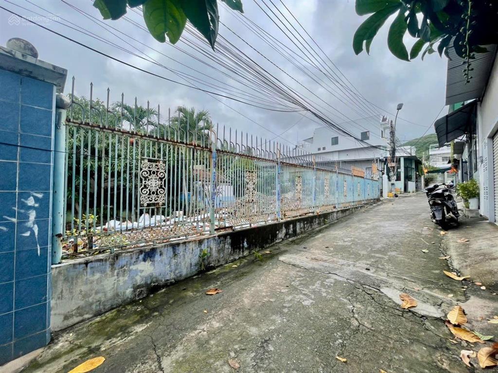 Bán đất hẻm nguyễn chích, vĩnh hoà, nha trang. dt 235,8m2. ngang 7,27m. sổ hồng.  0931 183 ***