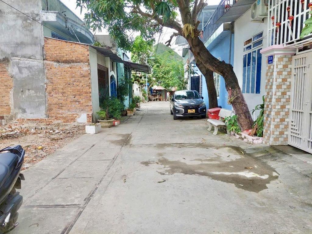 Bán đất hẻm ô tô nguyễn chích, vĩnh hoà, nha trang. dt92m2. ngang 8m.cách biển 2km. giá 4,868 tỷ