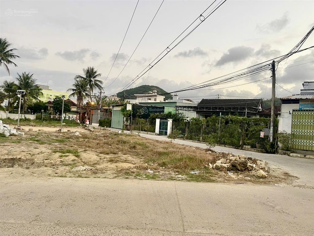 Bán lô góc đường thái thông, vĩnh thái, phường nam nha trang. khánh hoà. dt120m2. giá 4,850 tỷ