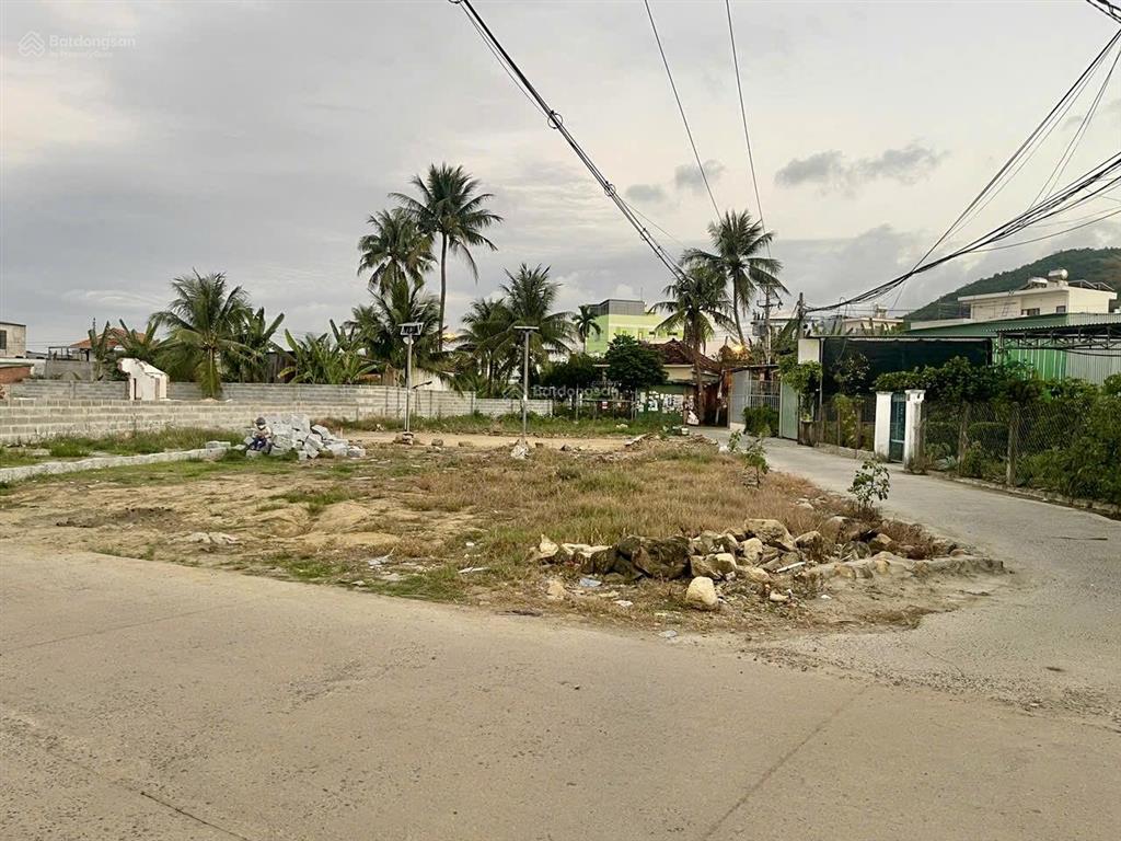 Bán lô góc đường thái thông, vĩnh thái, phường nam nha trang. khánh hoà. dt120m2. giá 4,850 tỷ