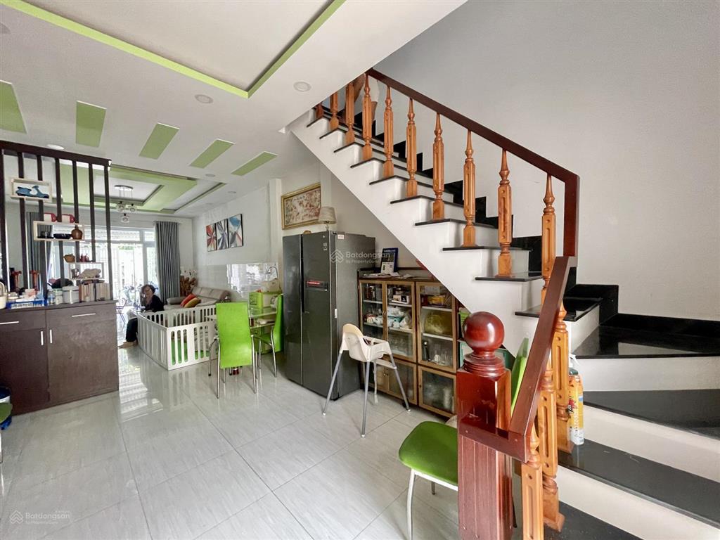 Bán nhà 2 tầng mới đẹp. hẻm phú xương, vĩnh hải, nha trang. dt69,5m2. sổ hồng. giá 3,8 tỷ