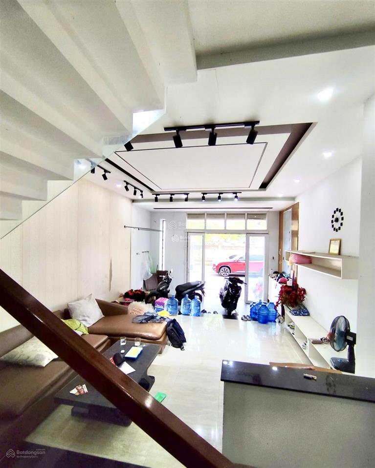 Bán nhà 3 tầng đường quảng đức, p. bắc nha trang, dt75m2. hướng đông. gần biển. giá8,5 tỷ.