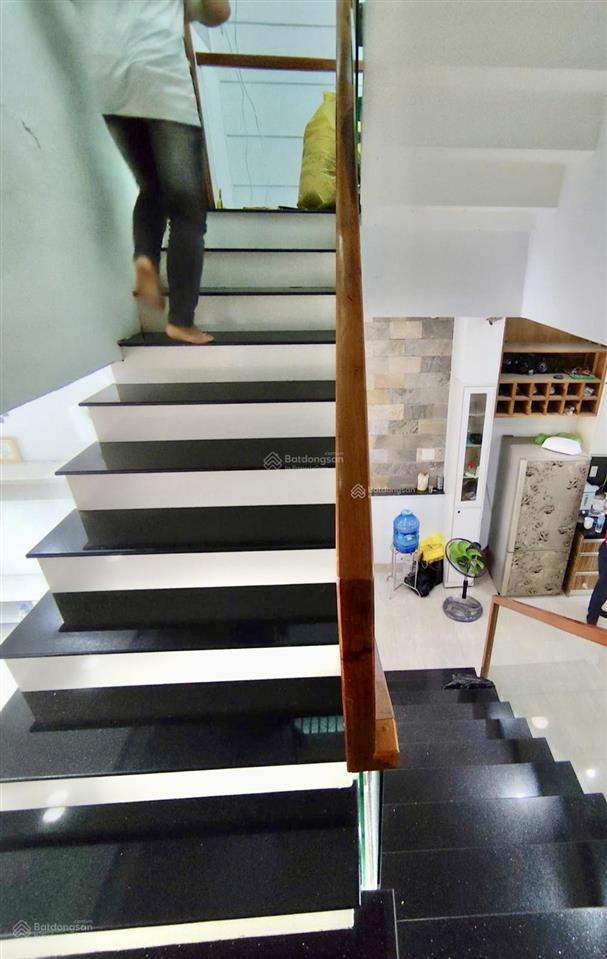 Bán nhà 3 tầng đường quảng đức, p. bắc nha trang, dt75m2. hướng đông. gần biển. giá8,5 tỷ.