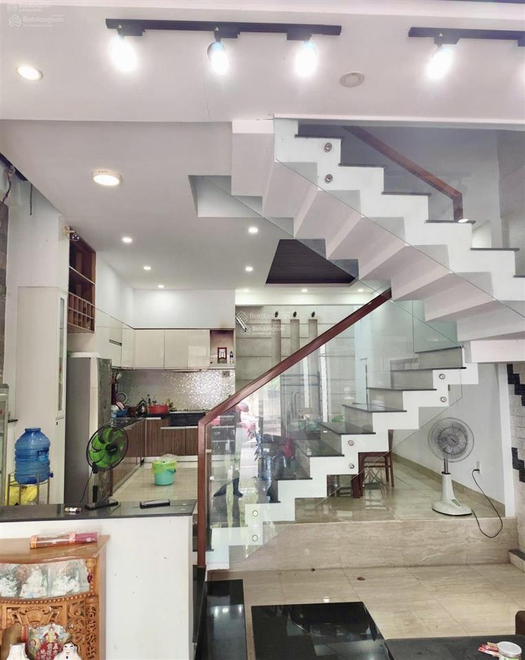 Bán nhà 3 tầng đường quảng đức, p. bắc nha trang, dt75m2. hướng đông. gần biển. giá8,5 tỷ.