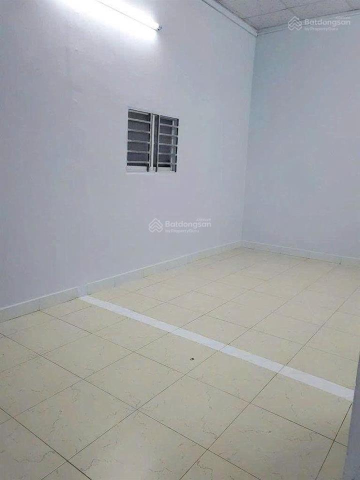 Cho thuê nhà đường trần xuân soạn, dt 4x18m, 1 lầu, 3pn, 2wc, 3 máy lạnh, giá 12 triệu