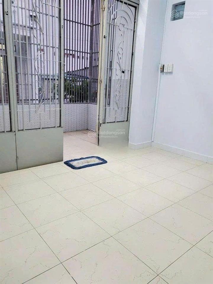 Cho thuê nhà đường trần xuân soạn, dt 4x18m, 1 lầu, 3pn, 2wc, 3 máy lạnh, giá 12 triệu