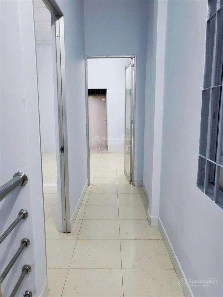 Cho thuê nhà đường trần xuân soạn, dt 4x18m, 1 lầu, 3pn, 2wc, 3 máy lạnh, giá 12 triệu