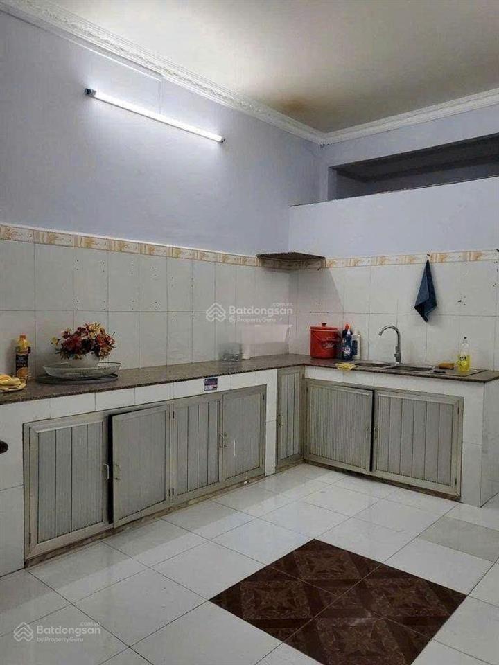 Cho thuê nhà đường trần xuân soạn, dt 4x18m, 1 lầu, 3pn, 2wc, 3 máy lạnh, giá 12 triệu