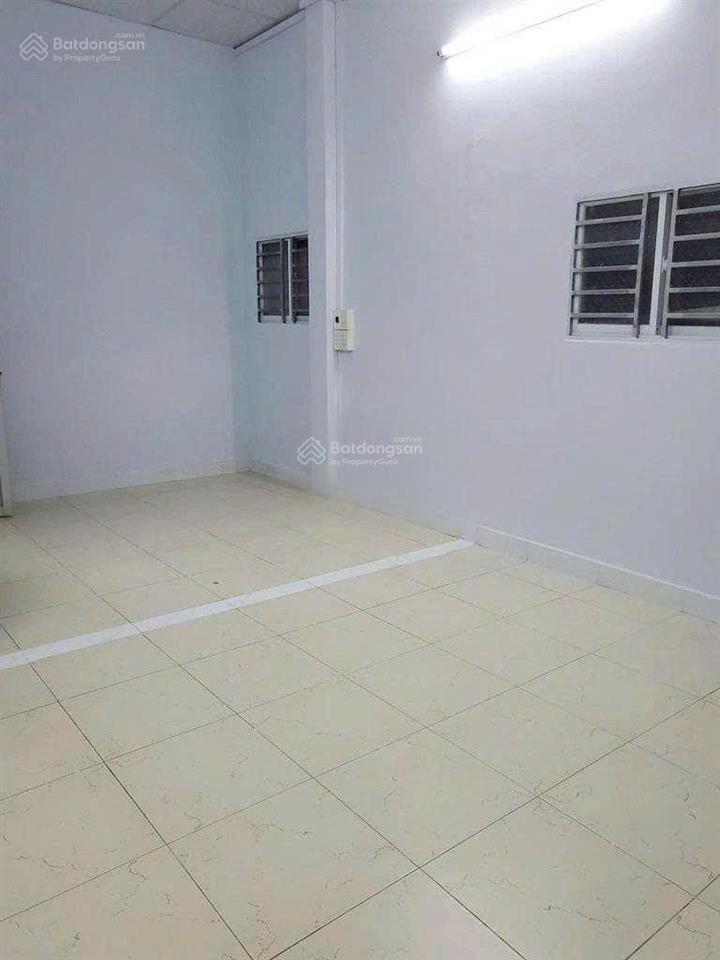 Cho thuê nhà đường trần xuân soạn, dt 4x18m, 1 lầu, 3pn, 2wc, 3 máy lạnh, giá 12 triệu