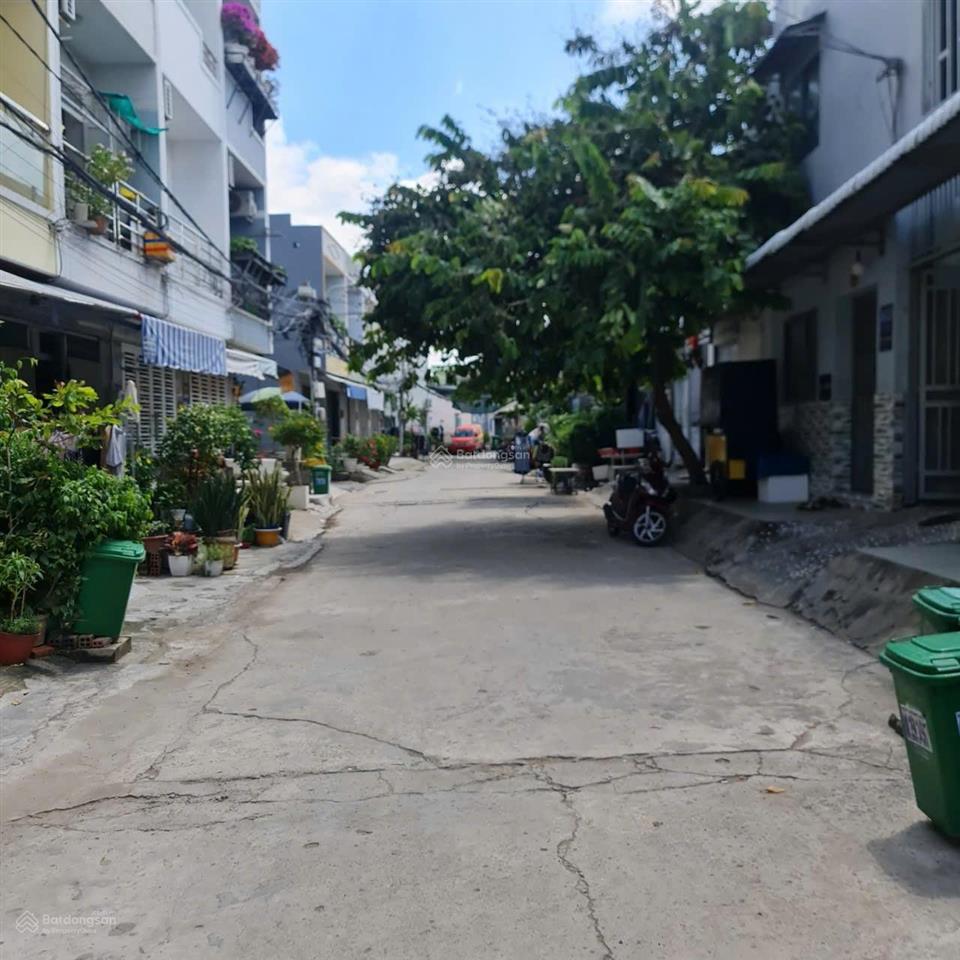 Cần bán gấp dãy trọ 15 phòng và 1 căn nhà cấp 4, thu nhập 40tr/tháng dt 18x28, nhà cấp 4 giá 13.5tỷ