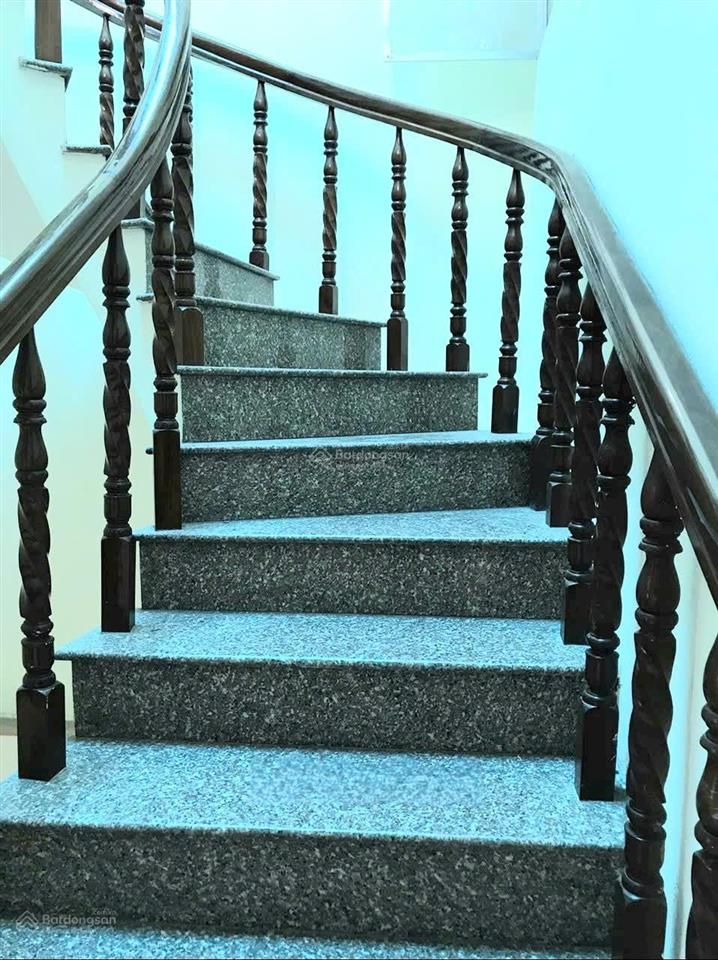 Nhà hẻm xe hơi đường lâm văn bền, dt 4x20, 2 lầu, 1st, 3pn, 4wc, có nội thất cơ bản, giá 18 triệu.