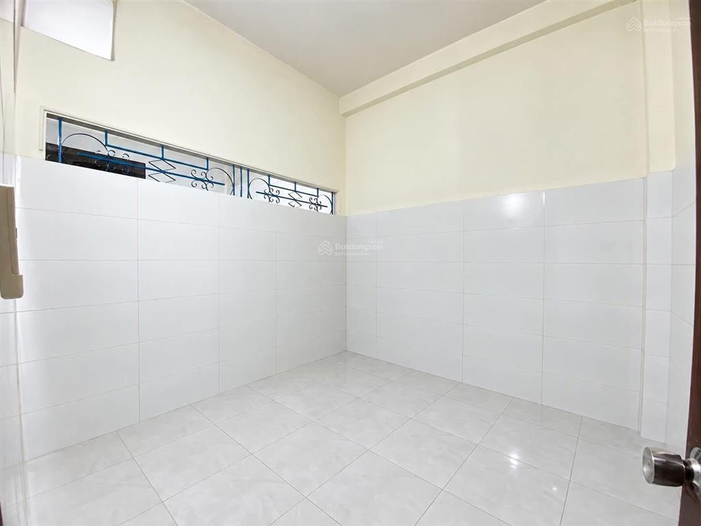Cho thuê nhà mới, mặt tiền đường lê văn lương, dt 5x20, 1 lầu, 3pn, 2wc