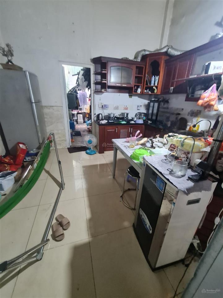 Cho thuê nhà nguyên căn mặt tiền đường lê văn lương, dt 4x35, 1 lầu, 3pn, 4wc, giá 30 triệu/tháng.
