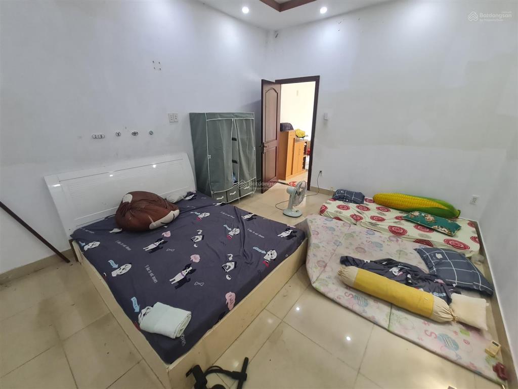 Cho thuê nhà nguyên căn mặt tiền đường lê văn lương, dt 4x35, 1 lầu, 3pn, 4wc, giá 30 triệu/tháng.