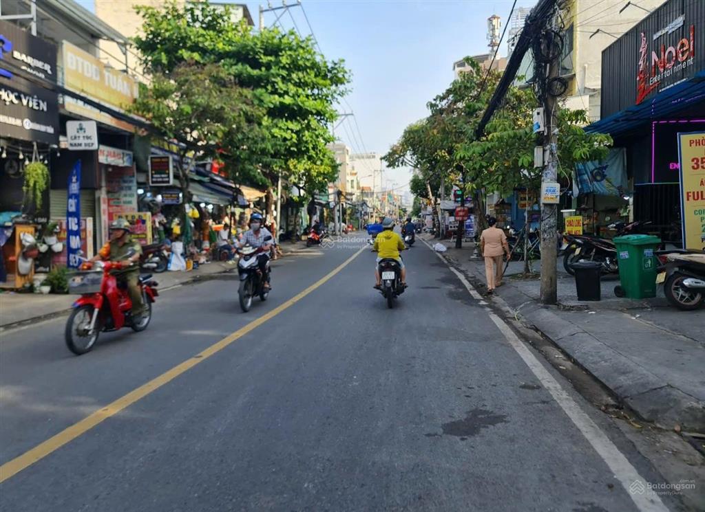 Cho thuê nhà nguyên căn mặt tiền đường lê văn lương, dt 4x35, 1 lầu, 3pn, 4wc, giá 30 triệu/tháng.