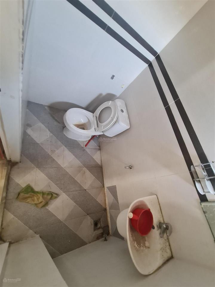 Cho thuê nhà nguyên căn mặt tiền đường lê văn lương, dt 4x35, 1 lầu, 3pn, 4wc, giá 30 triệu/tháng.