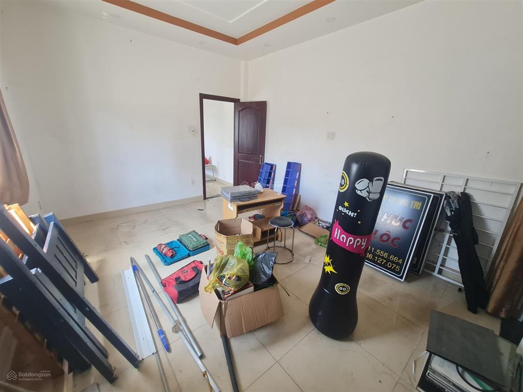Cho thuê nhà nguyên căn mặt tiền đường lê văn lương, dt 4x35, 1 lầu, 3pn, 4wc, giá 30 triệu/tháng.