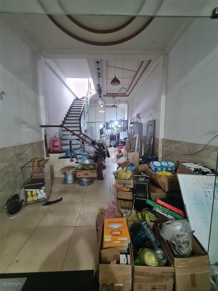 Cho thuê nhà nguyên căn mặt tiền đường lê văn lương, dt 4x35, 1 lầu, 3pn, 4wc, giá 30 triệu/tháng.