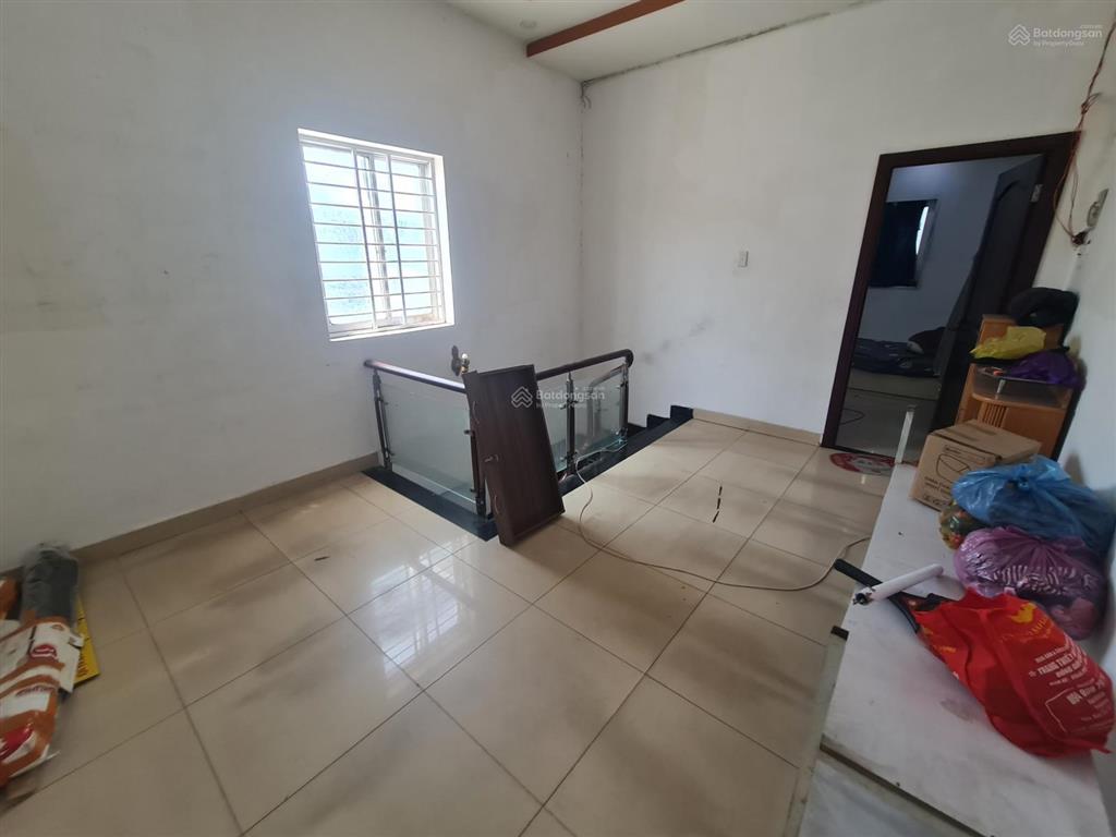 Cho thuê nhà nguyên căn mặt tiền đường lê văn lương, dt 4x35, 1 lầu, 3pn, 4wc, giá 30 triệu/tháng.