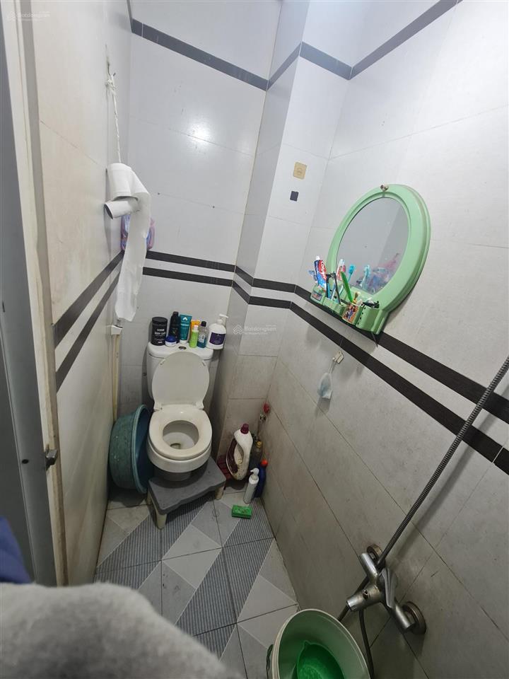 Cho thuê nhà nguyên căn mặt tiền đường lê văn lương, dt 4x35, 1 lầu, 3pn, 4wc, giá 30 triệu/tháng.