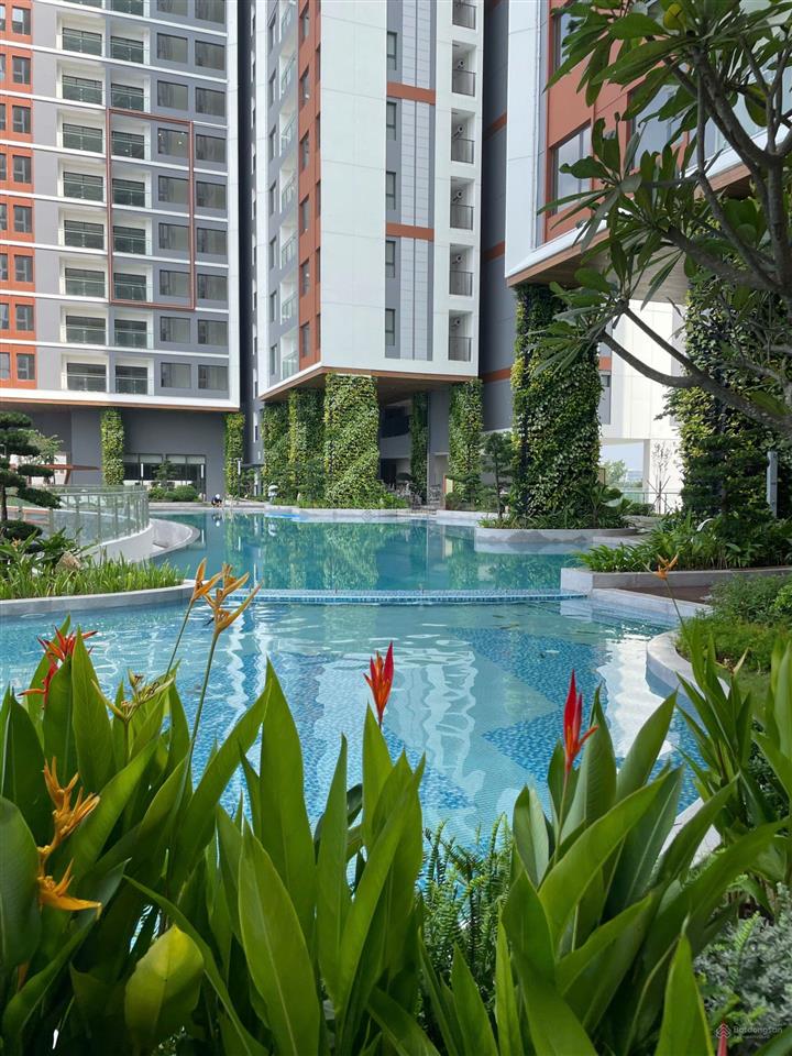 Bán 2pn view hồ bơi  ban công đông nam  giá 5.36 tỷ