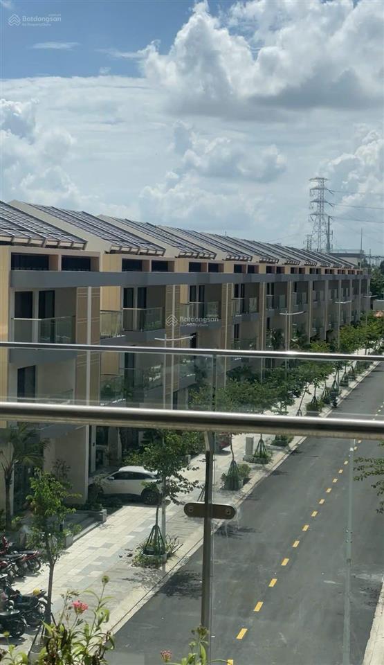 Ban công đông nam  tầng đẹp view biệt thự yên tĩnh  giá 5,42 tỷ