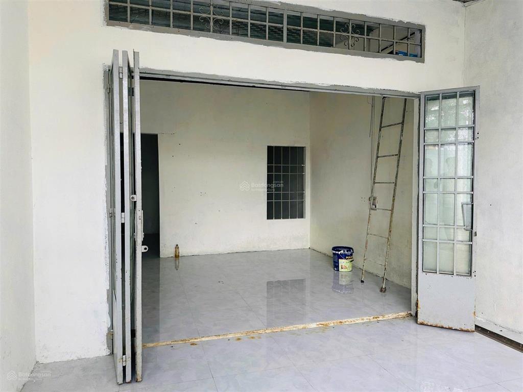 Lô góc đường 23/10 gần trục d30 diện tích 74.7m2 (ngang 4.1m)hiện trạng có nhà cấp bốn cũ 3.5 tỷ