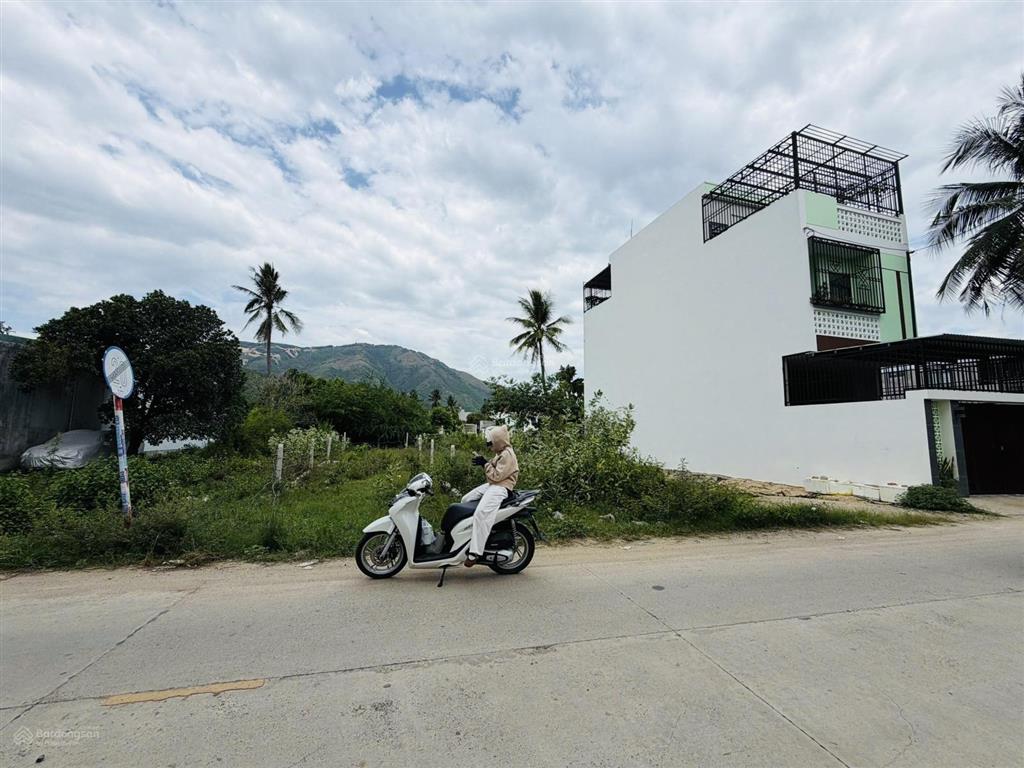 Kẹt tiền bán rẻ đất vĩnh trung mặt tiền đường n30 cách đường d30 chỉ 50m diện tích 82.7m2