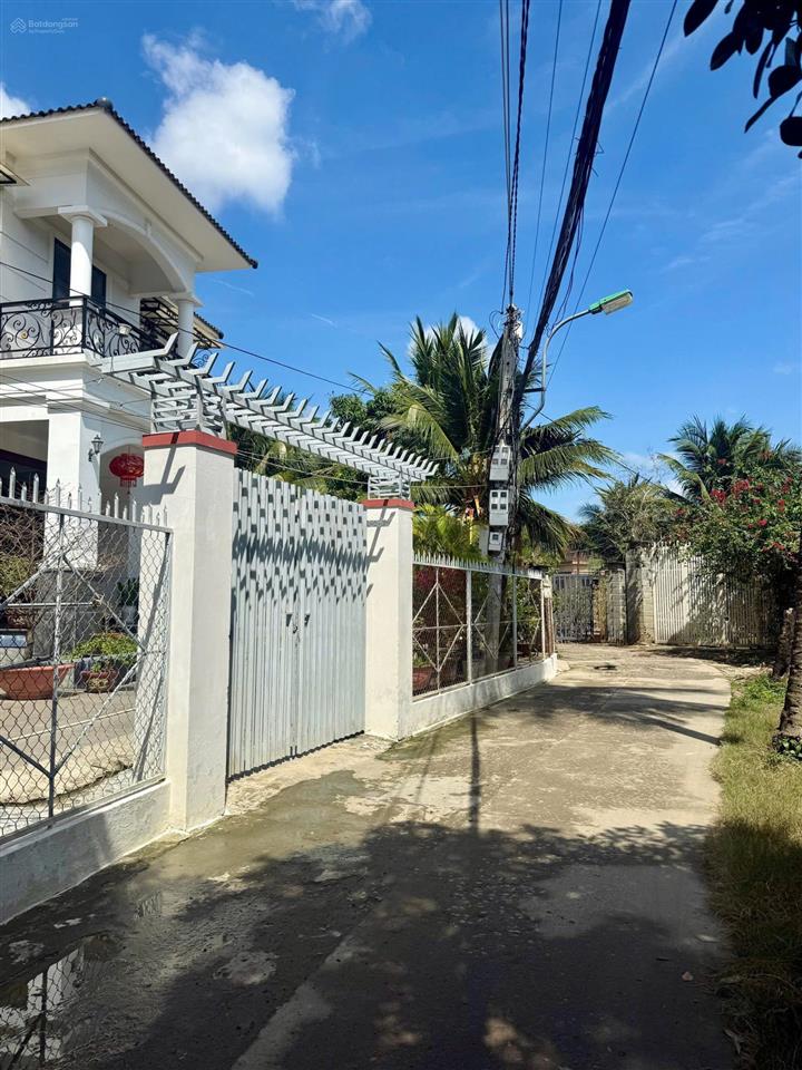 Gấp 3tỷ 090 (không thương lượng ạ). 11,8triệu/m2 đất dân cắt bán dt 262m2 ngang 15m