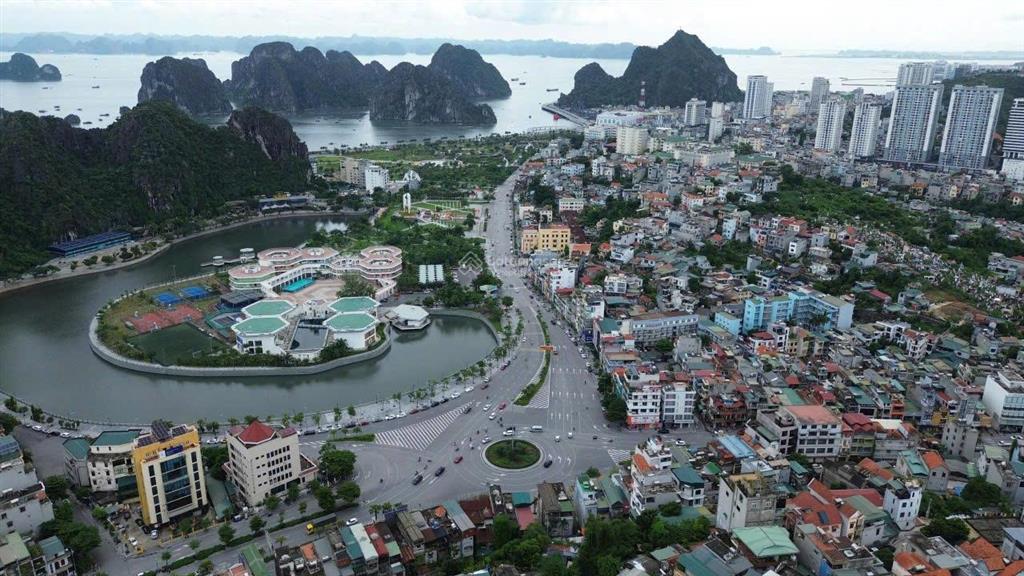 Bán nhà phố 5 tầng ngã 3 kênh liêm view hồ cổ tiên, vị trí kim cương hạ long