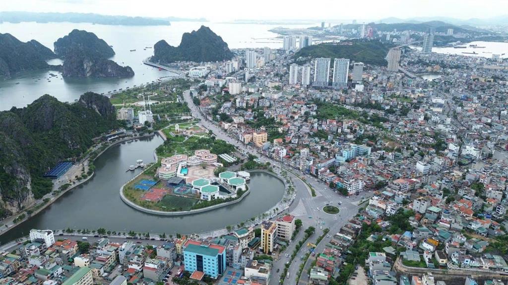 Bán nhà phố 5 tầng ngã 3 kênh liêm view hồ cổ tiên, vị trí kim cương hạ long