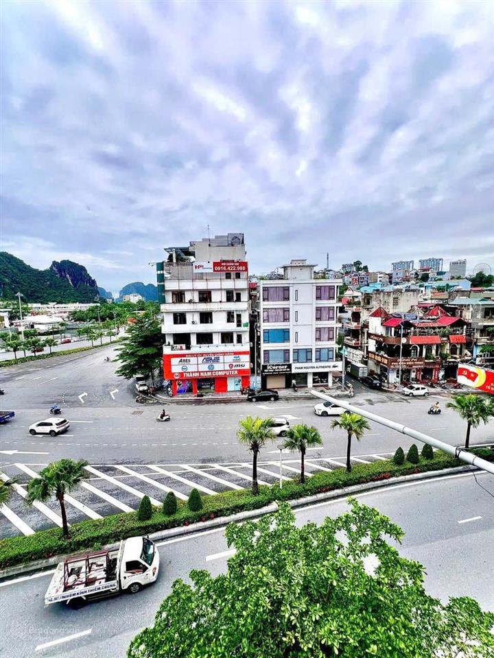Bán nhà phố 5 tầng ngã 3 kênh liêm view hồ cổ tiên, vị trí kim cương hạ long