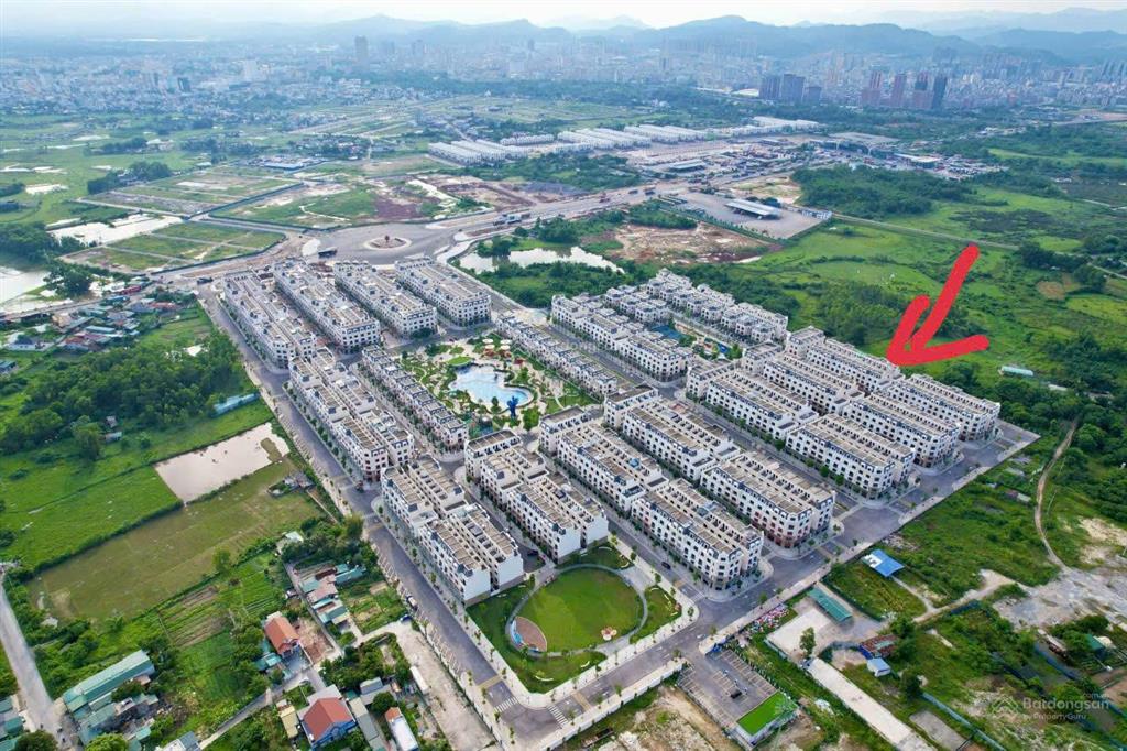 Bán cắt lỗ vinhomes móng cái 60m² x 5t, sổ đỏ, giá chỉ 3,85 tỷ dãy thời đại 1, view trung quốc