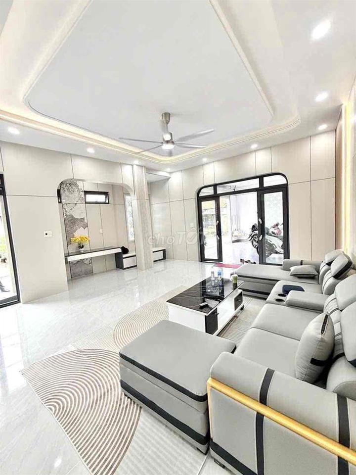 Bán nhà mặt tiền đường nhựa thông lầu trệt ngang rộng 20m cực đẹp