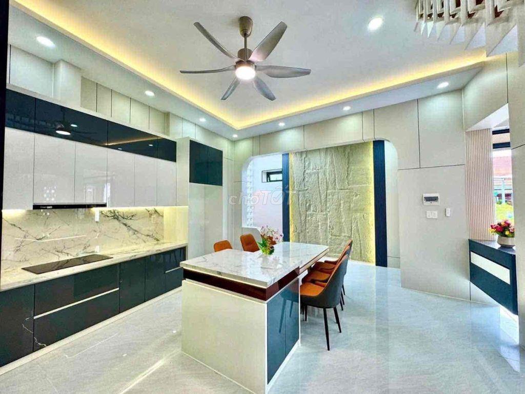Bán nhà mặt tiền đường nhựa thông lầu trệt ngang rộng 20m cực đẹp