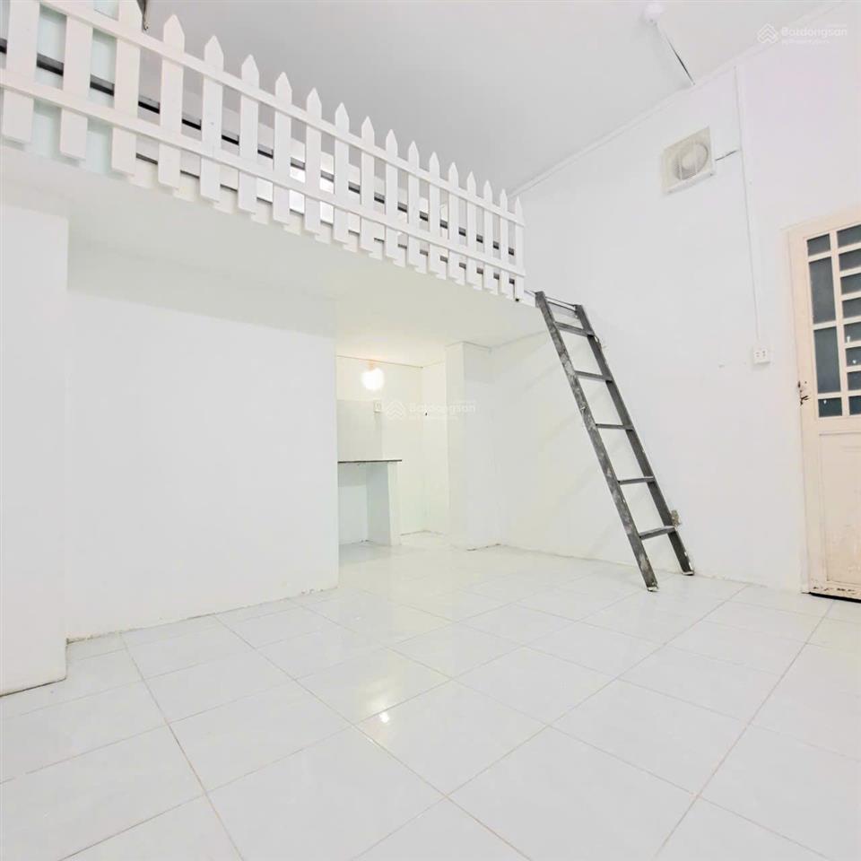 Phòng đẹp có gác lửng, máy lạnh 26/42 tân sơn nhì, q.tân phú (gần đh công thương, văn hiến)