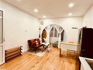 Cho thuê căn hộ cao cấp 1 phòng ngủ, pk đủ nội thất gần phan đình phùng , quận 1 .